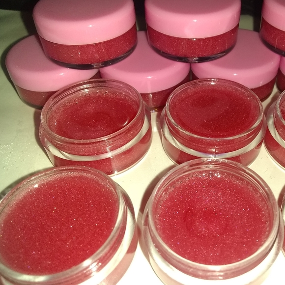 Lip gloss - Picture 3 of 3